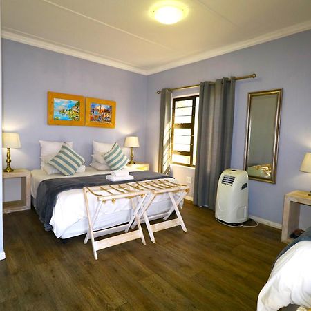 Tiende Laan Bed & Breakfast And Self-Catering Walvis Bay Bagian luar foto