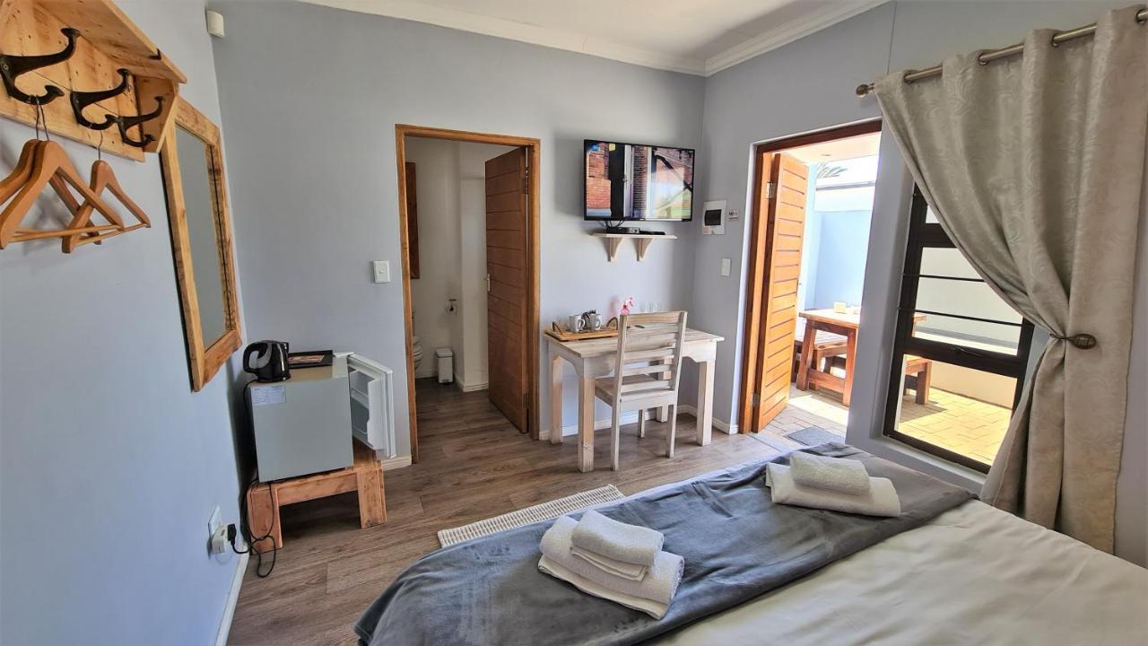 Tiende Laan Bed & Breakfast And Self-Catering Walvis Bay Bagian luar foto