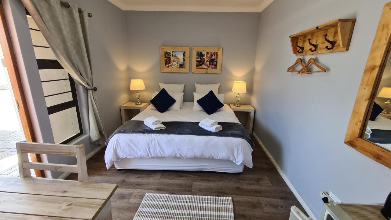 Tiende Laan Bed & Breakfast And Self-Catering Walvis Bay Bagian luar foto