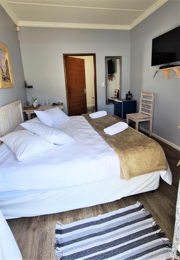 Tiende Laan Bed & Breakfast And Self-Catering Walvis Bay Bagian luar foto