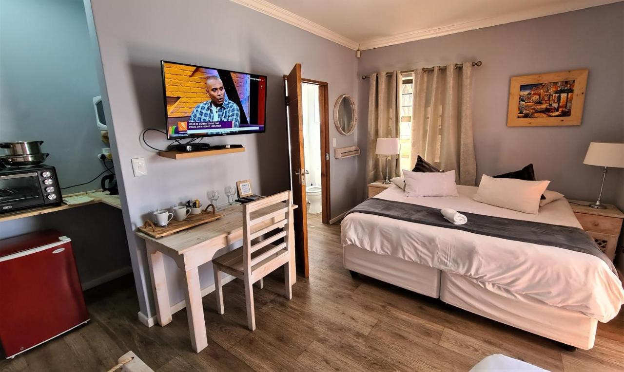Tiende Laan Bed & Breakfast And Self-Catering Walvis Bay Bagian luar foto