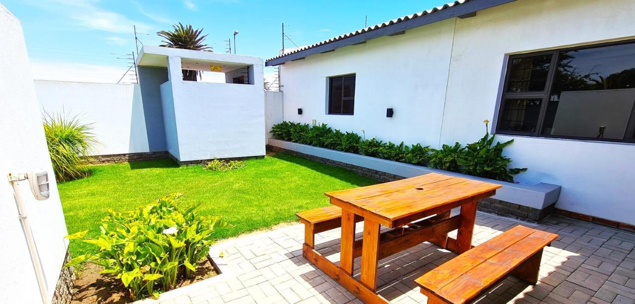 Tiende Laan Bed & Breakfast And Self-Catering Walvis Bay Bagian luar foto