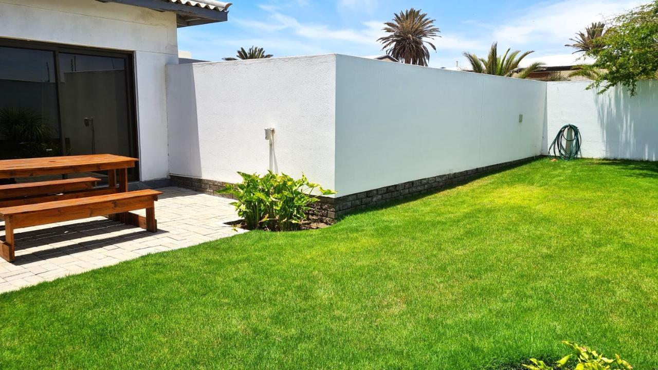 Tiende Laan Bed & Breakfast And Self-Catering Walvis Bay Bagian luar foto