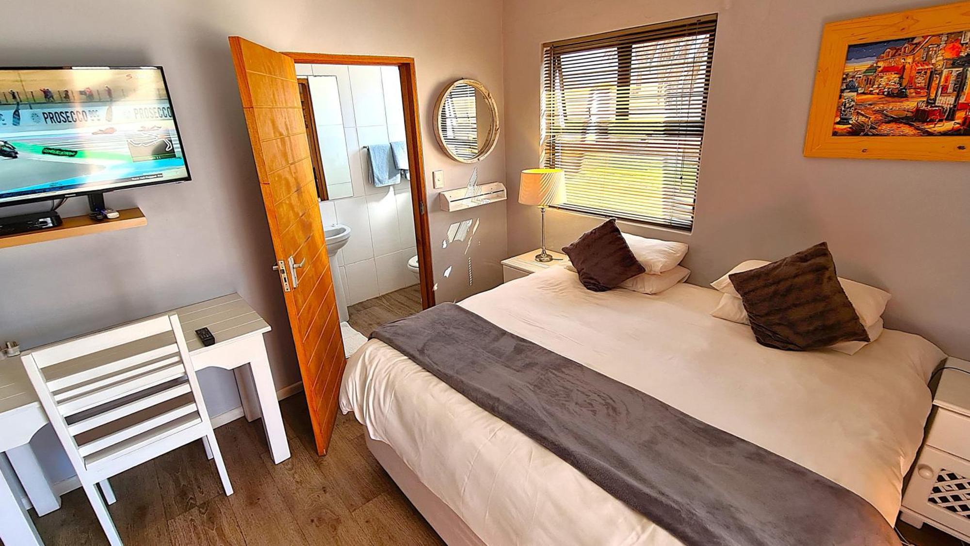 Tiende Laan Bed & Breakfast And Self-Catering Walvis Bay Bagian luar foto