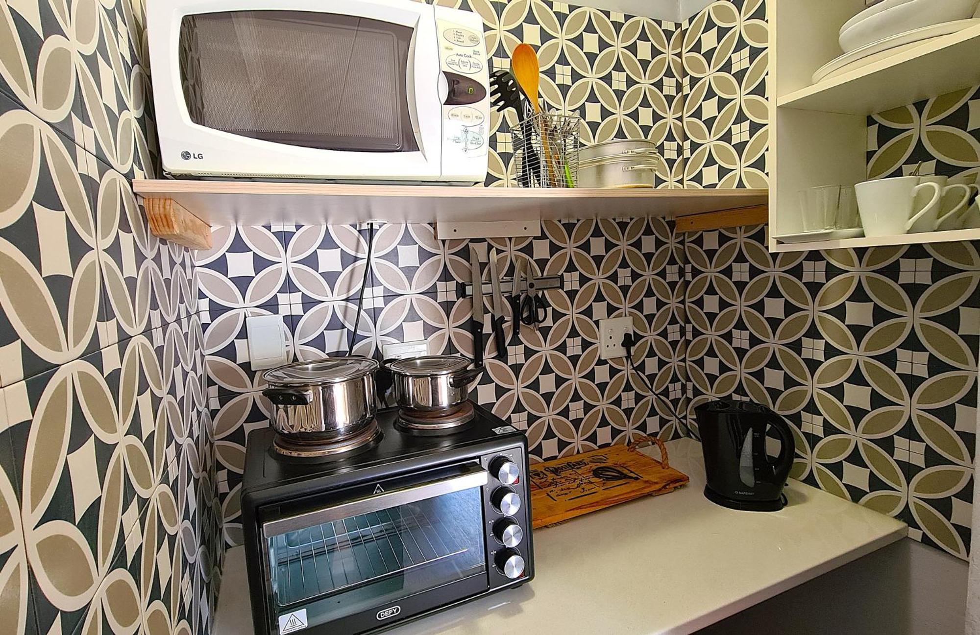 Tiende Laan Bed & Breakfast And Self-Catering Walvis Bay Bagian luar foto