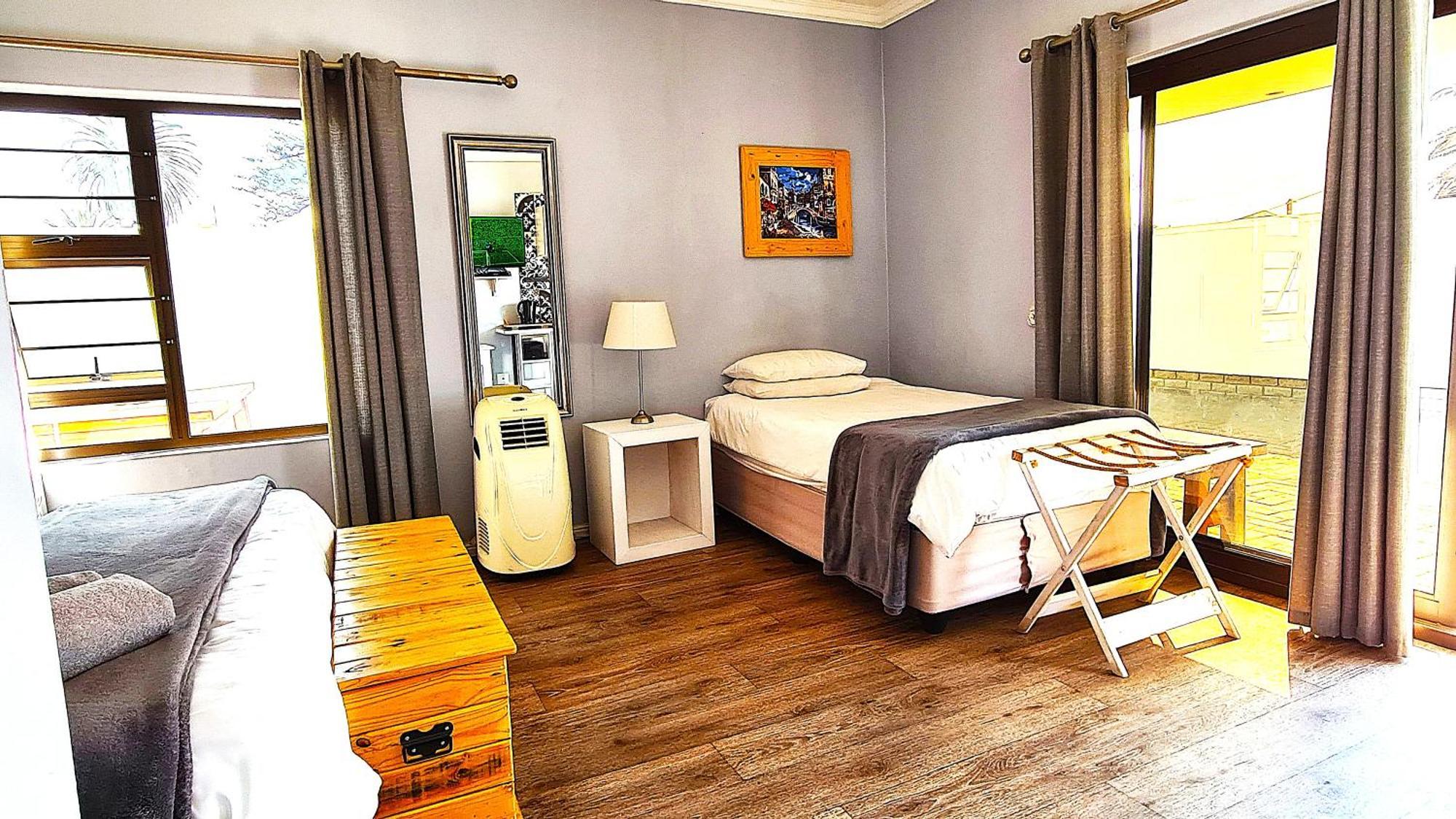 Tiende Laan Bed & Breakfast And Self-Catering Walvis Bay Bagian luar foto