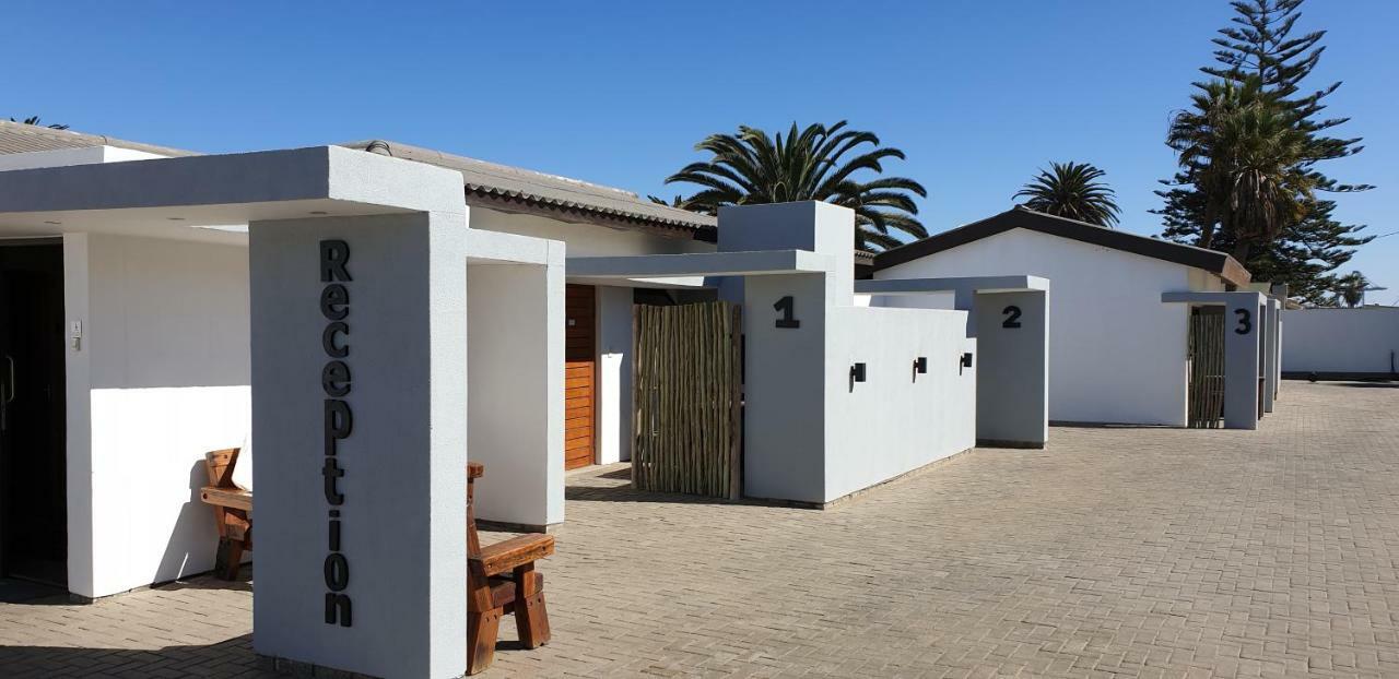 Tiende Laan Bed & Breakfast And Self-Catering Walvis Bay Bagian luar foto