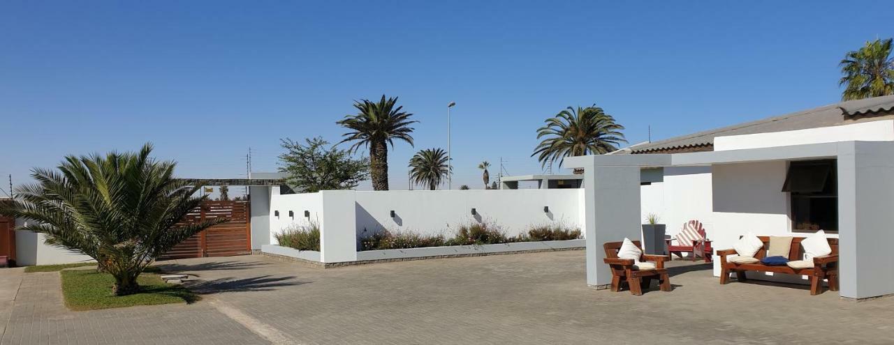 Tiende Laan Bed & Breakfast And Self-Catering Walvis Bay Bagian luar foto