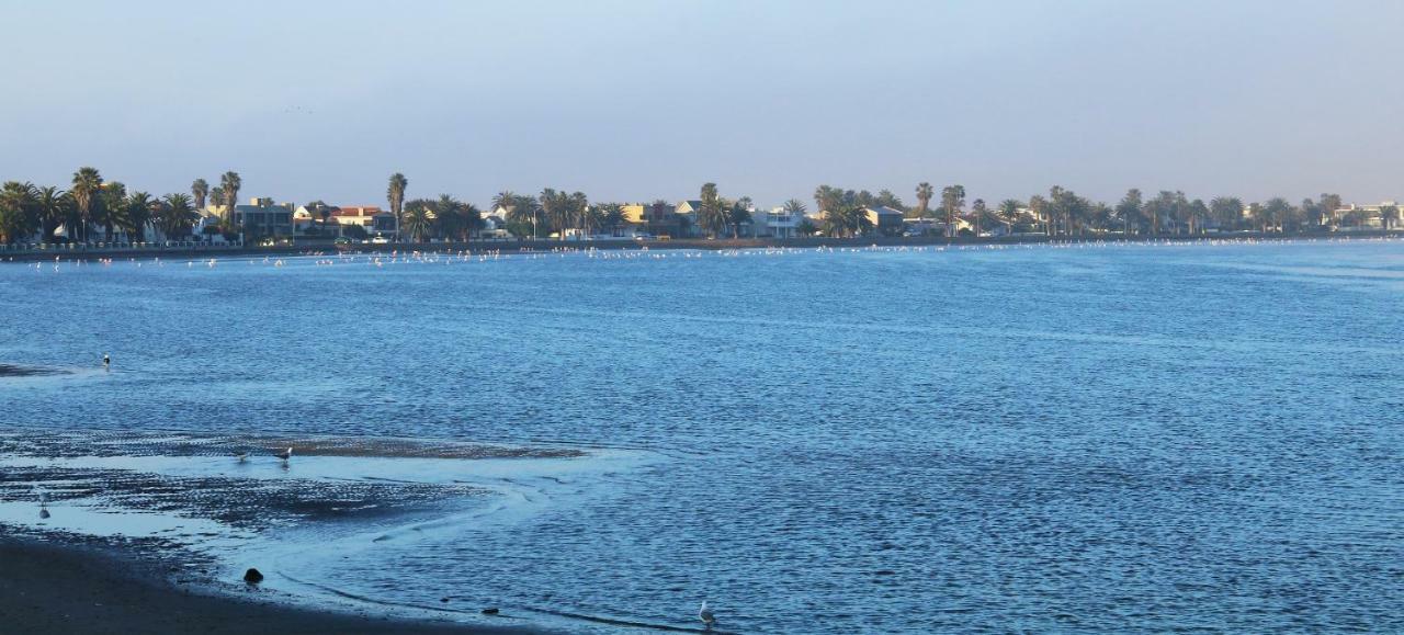 Tiende Laan Bed & Breakfast And Self-Catering Walvis Bay Bagian luar foto