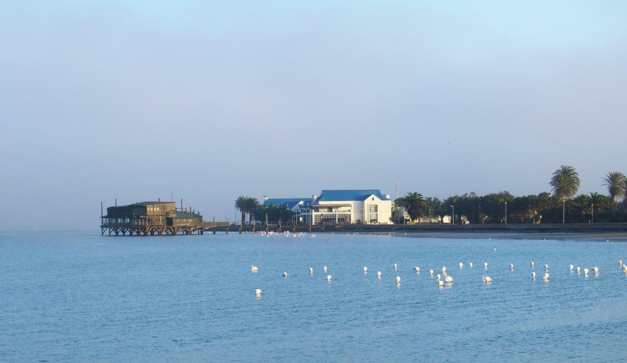 Tiende Laan Bed & Breakfast And Self-Catering Walvis Bay Bagian luar foto