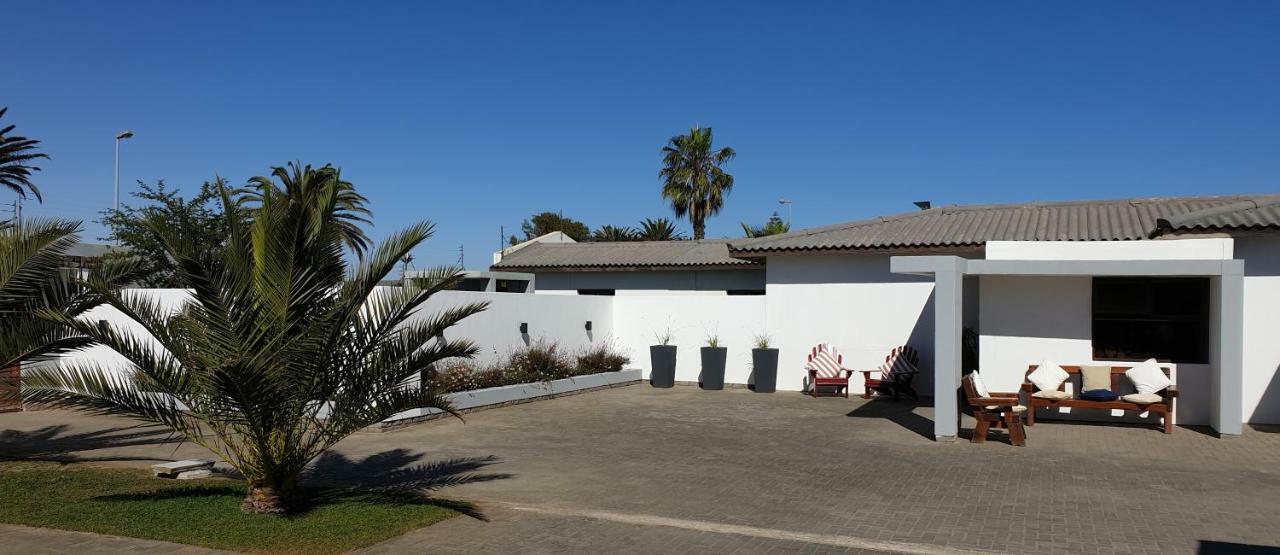 Tiende Laan Bed & Breakfast And Self-Catering Walvis Bay Bagian luar foto