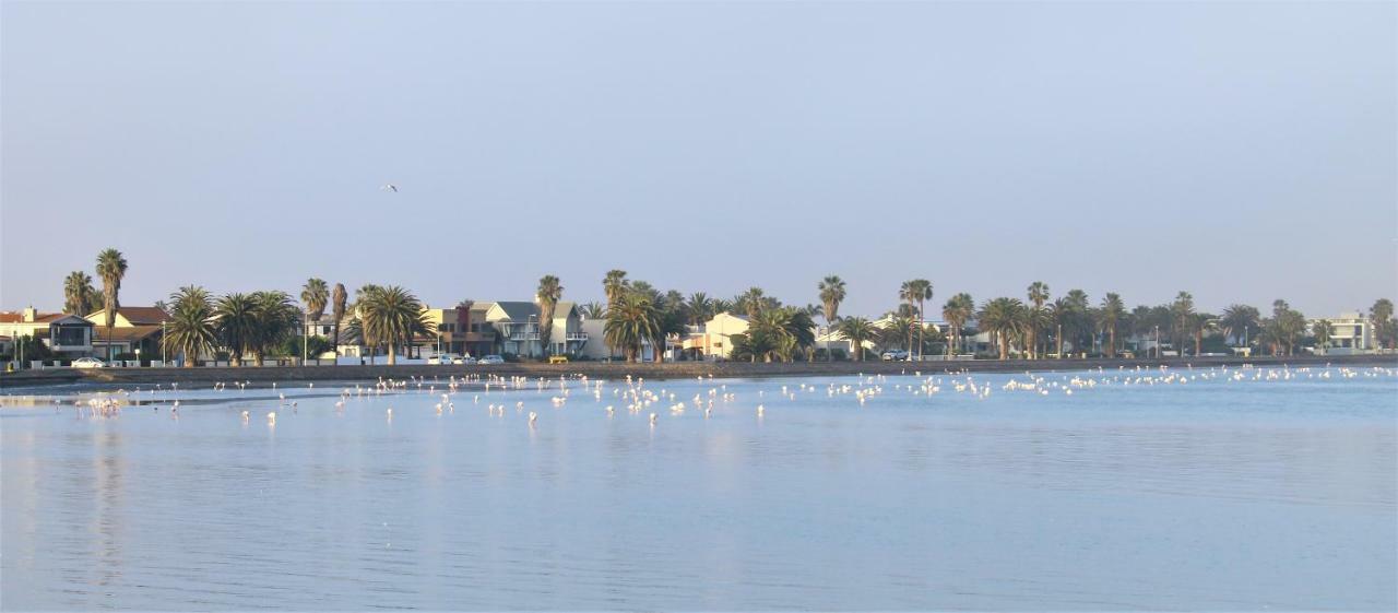Tiende Laan Bed & Breakfast And Self-Catering Walvis Bay Bagian luar foto