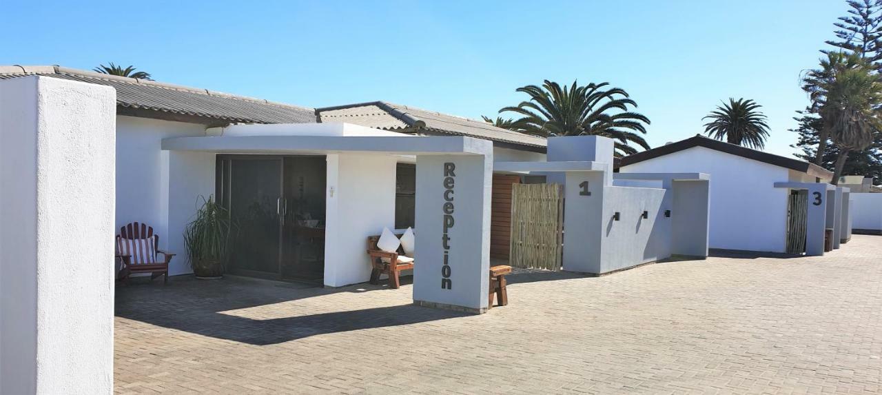 Tiende Laan Bed & Breakfast And Self-Catering Walvis Bay Bagian luar foto