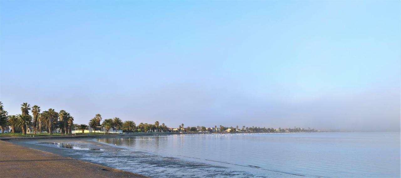 Tiende Laan Bed & Breakfast And Self-Catering Walvis Bay Bagian luar foto