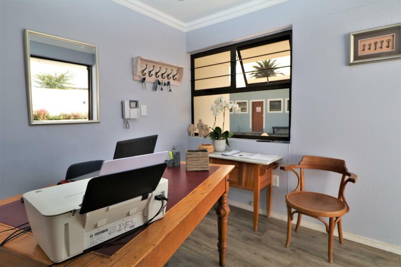 Tiende Laan Bed & Breakfast And Self-Catering Walvis Bay Bagian luar foto