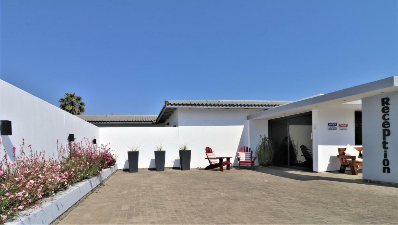 Tiende Laan Bed & Breakfast And Self-Catering Walvis Bay Bagian luar foto