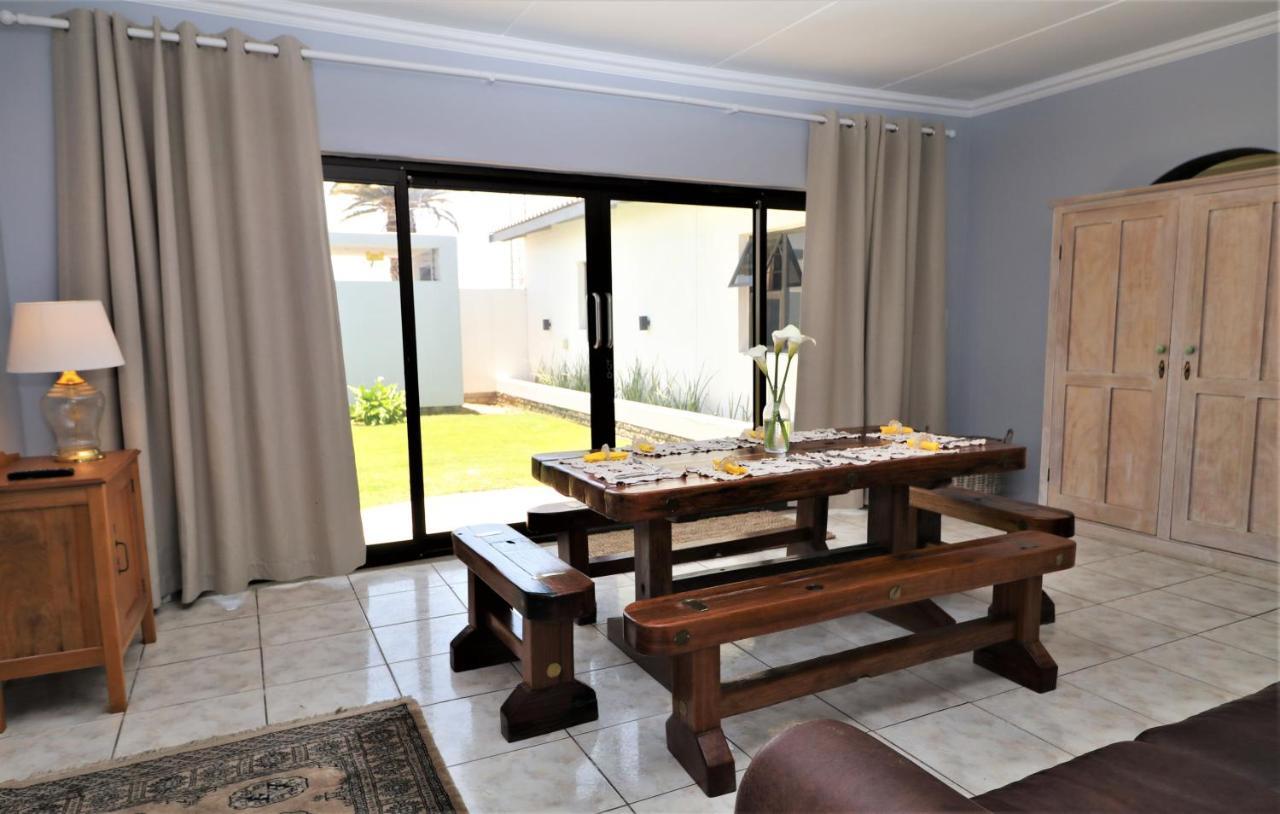 Tiende Laan Bed & Breakfast And Self-Catering Walvis Bay Bagian luar foto