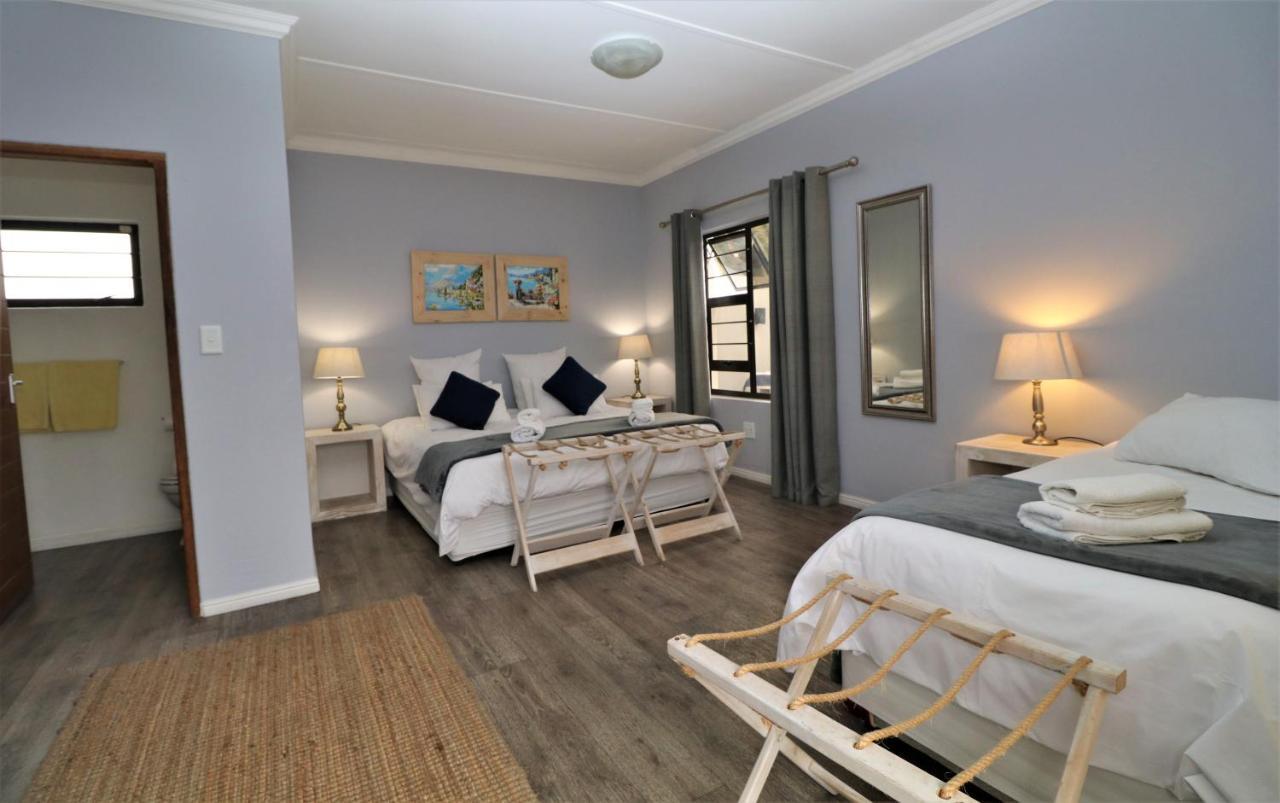 Tiende Laan Bed & Breakfast And Self-Catering Walvis Bay Bagian luar foto