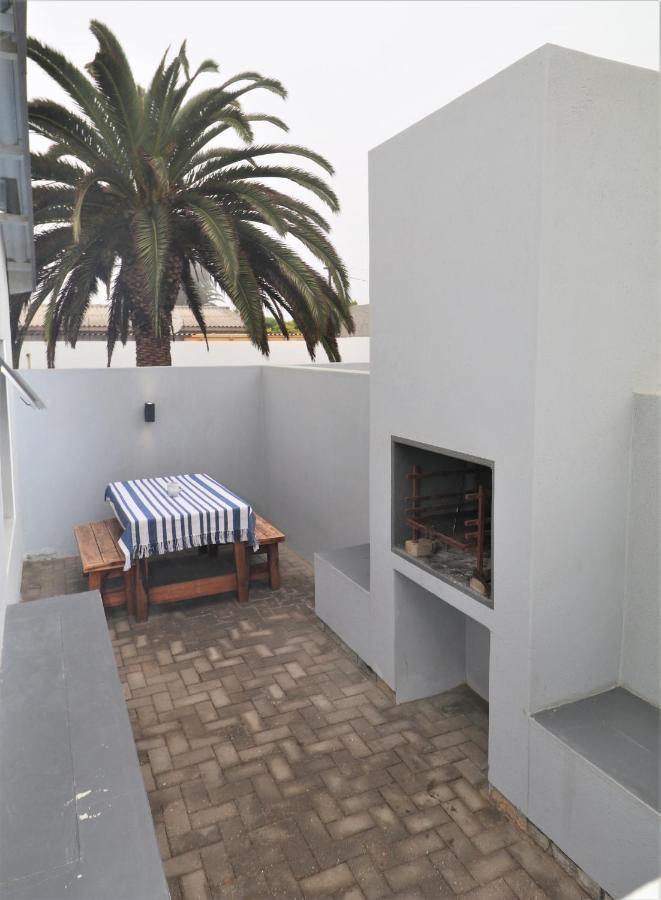 Tiende Laan Bed & Breakfast And Self-Catering Walvis Bay Bagian luar foto