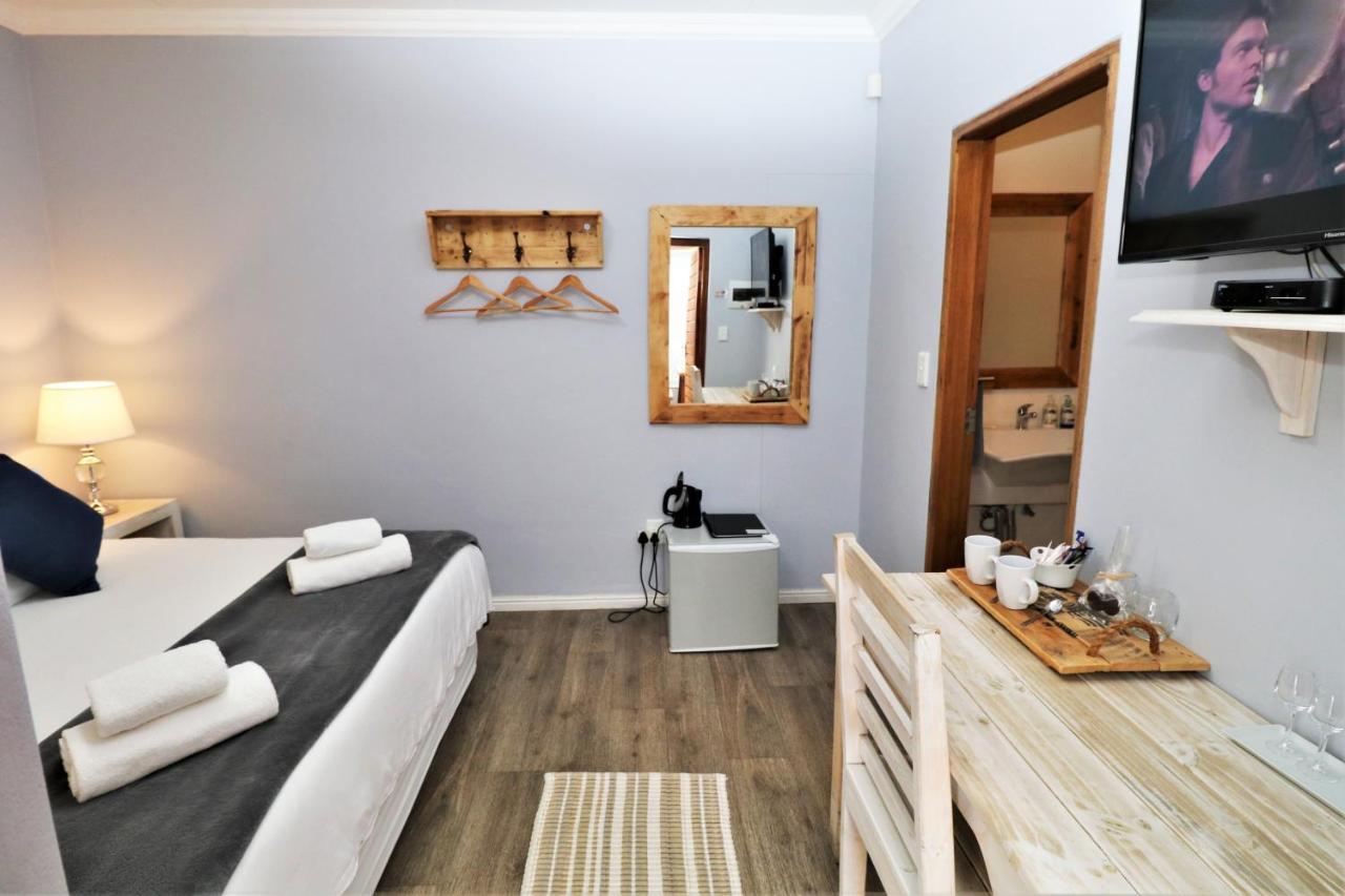 Tiende Laan Bed & Breakfast And Self-Catering Walvis Bay Bagian luar foto
