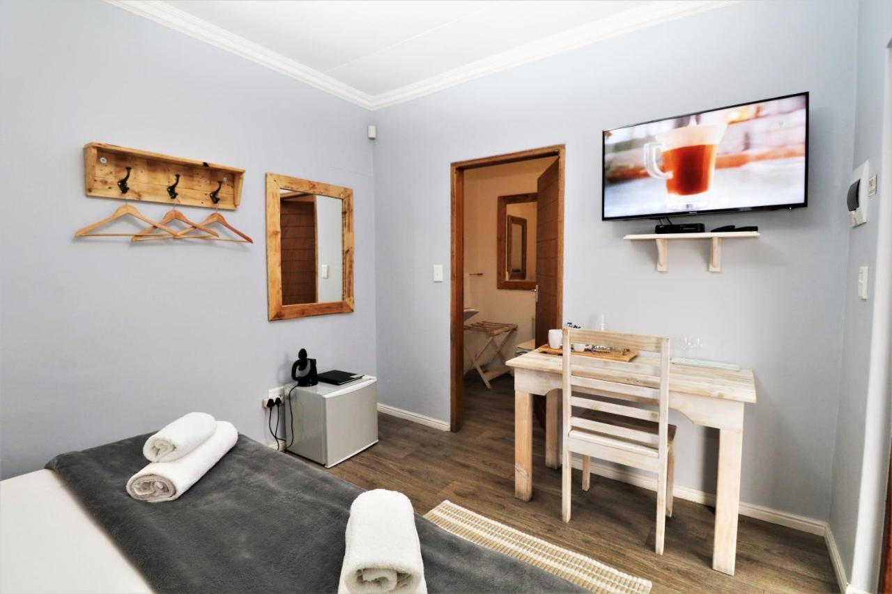 Tiende Laan Bed & Breakfast And Self-Catering Walvis Bay Bagian luar foto