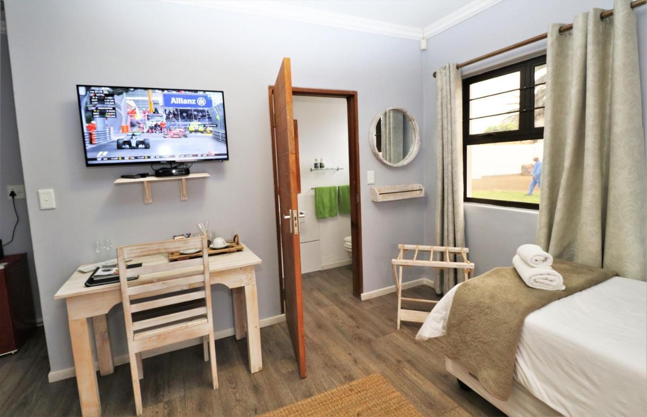 Tiende Laan Bed & Breakfast And Self-Catering Walvis Bay Bagian luar foto