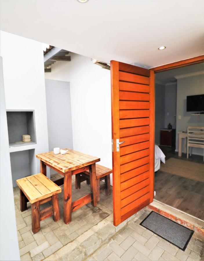 Tiende Laan Bed & Breakfast And Self-Catering Walvis Bay Bagian luar foto