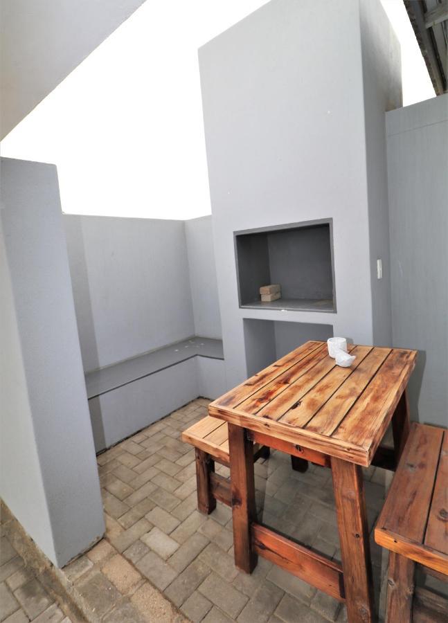 Tiende Laan Bed & Breakfast And Self-Catering Walvis Bay Bagian luar foto